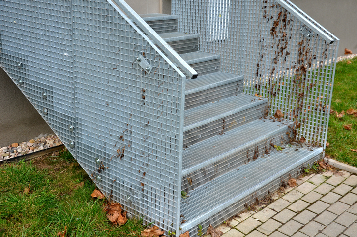 Best Ways to Reduce Slip Hazards for Access Stairs, Ramps and Grating Walkways